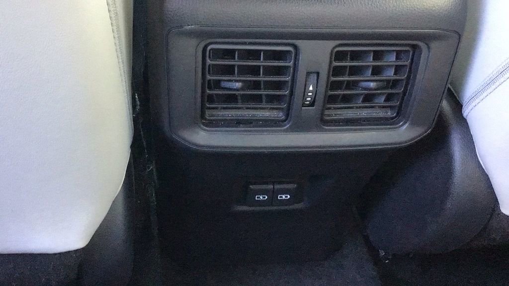 Used 2022 Toyota RAV4 XLE Premium image 15