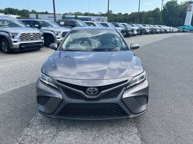 Used 2018 Toyota Camry SE FWD image 2