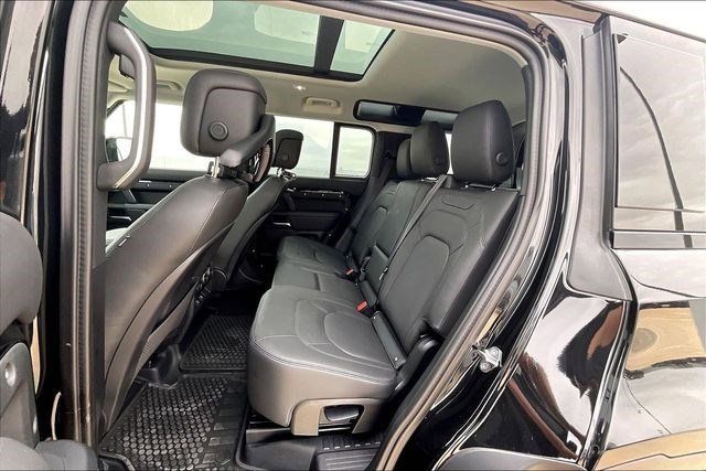 Used 2025 Land Rover Defender 110 S image 31