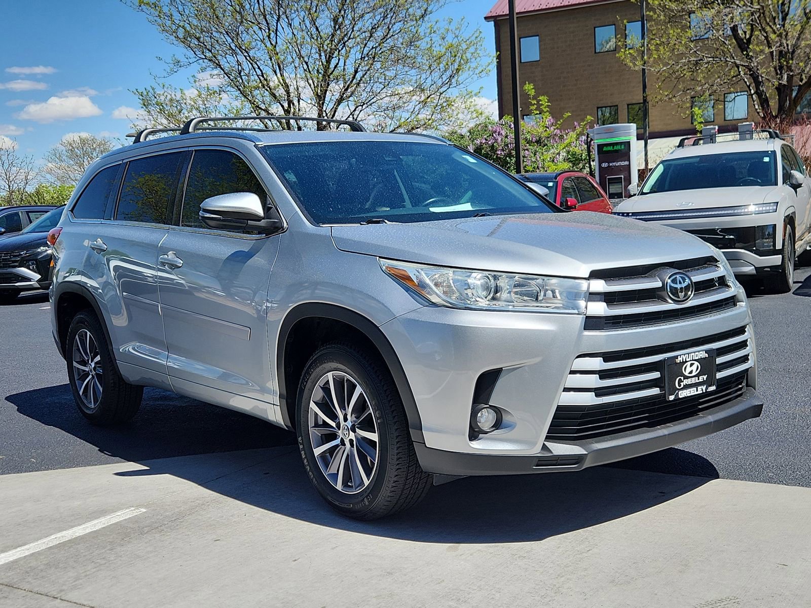 Used 2017 Toyota Highlander XLE w/ Carpet Mat Package image 7