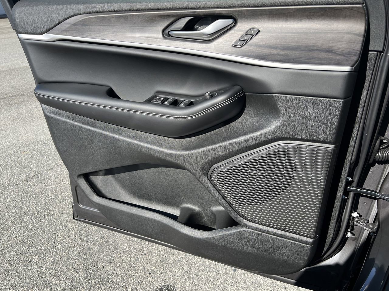 New 2025 Jeep Grand Cherokee L Limited AWD/4WD image 18