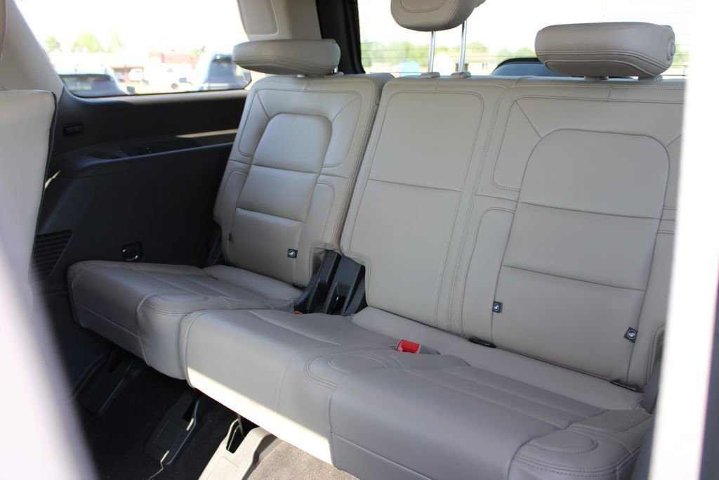 Used 2023 Lincoln Navigator Reserve image 23