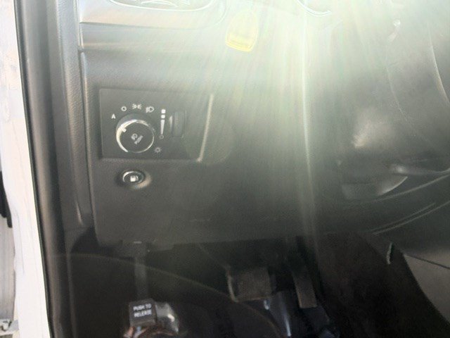 Used 2019 Jeep Grand Cherokee Laredo AWD/4WD image 14
