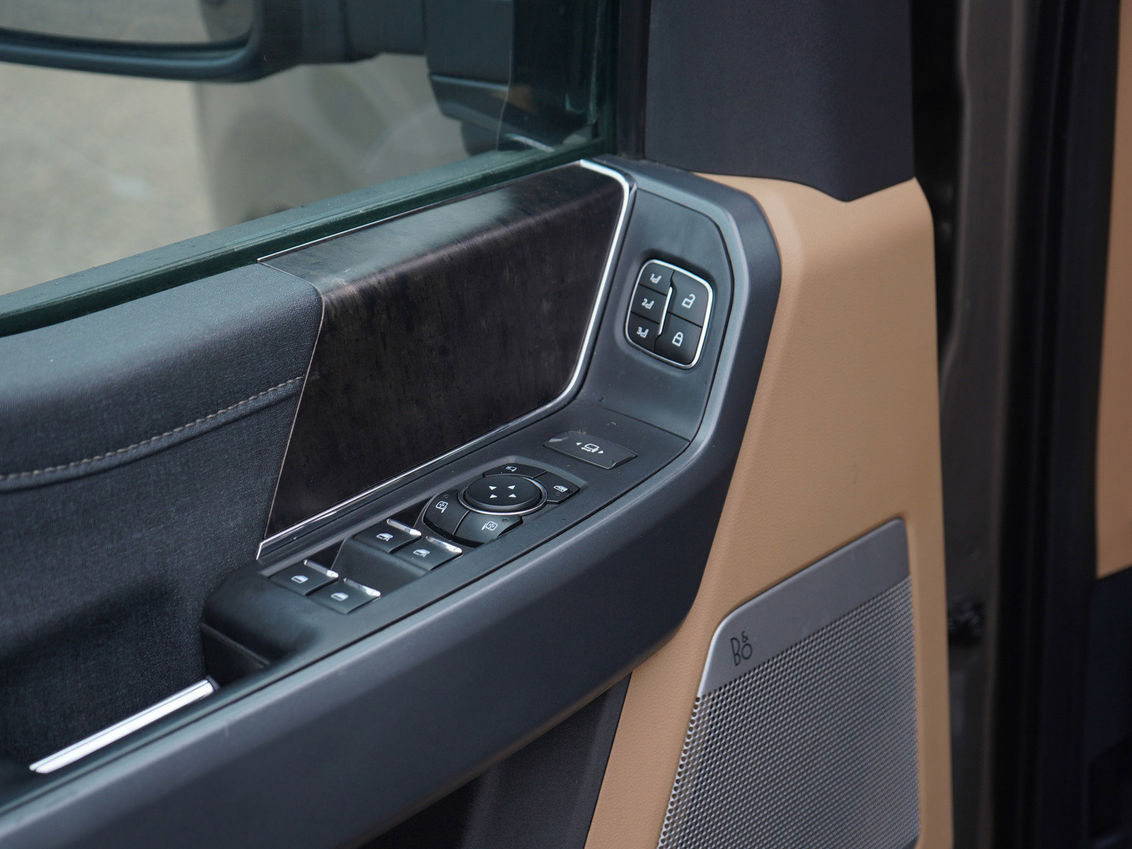 Used 2023 Ford F350 Lariat image 27