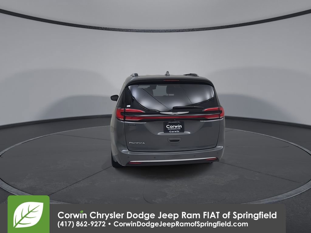 Used 2021 Chrysler Pacifica Touring-L w/ Uconnect Theater Family Group FWD image 12
