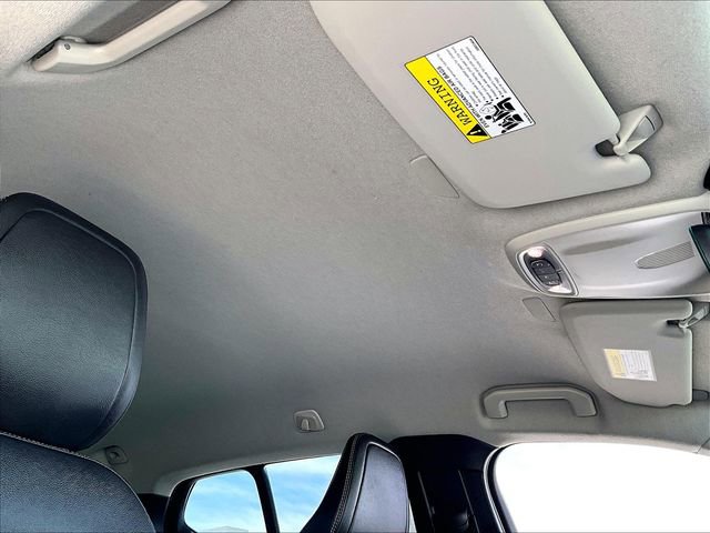 Used 2021 Volvo XC40 T5 Momentum w/ Premium Package image 22