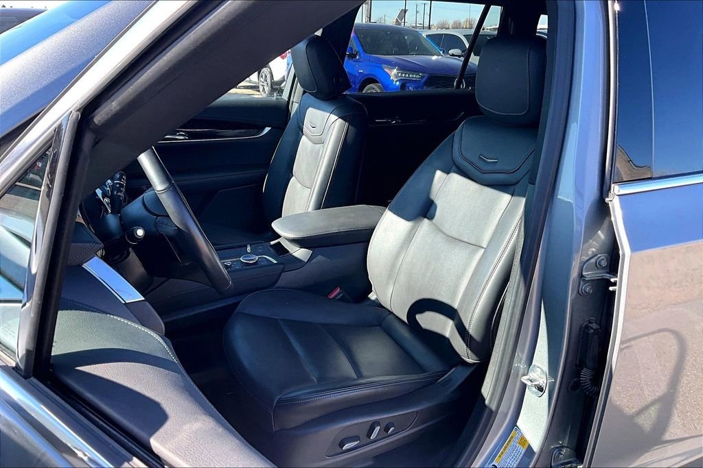 Used 2025 Cadillac XT6 Premium Luxury image 35