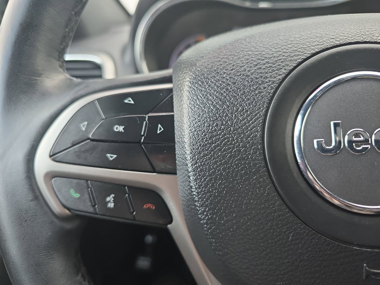 Used 2019 Jeep Grand Cherokee Altitude AWD/4WD image 21