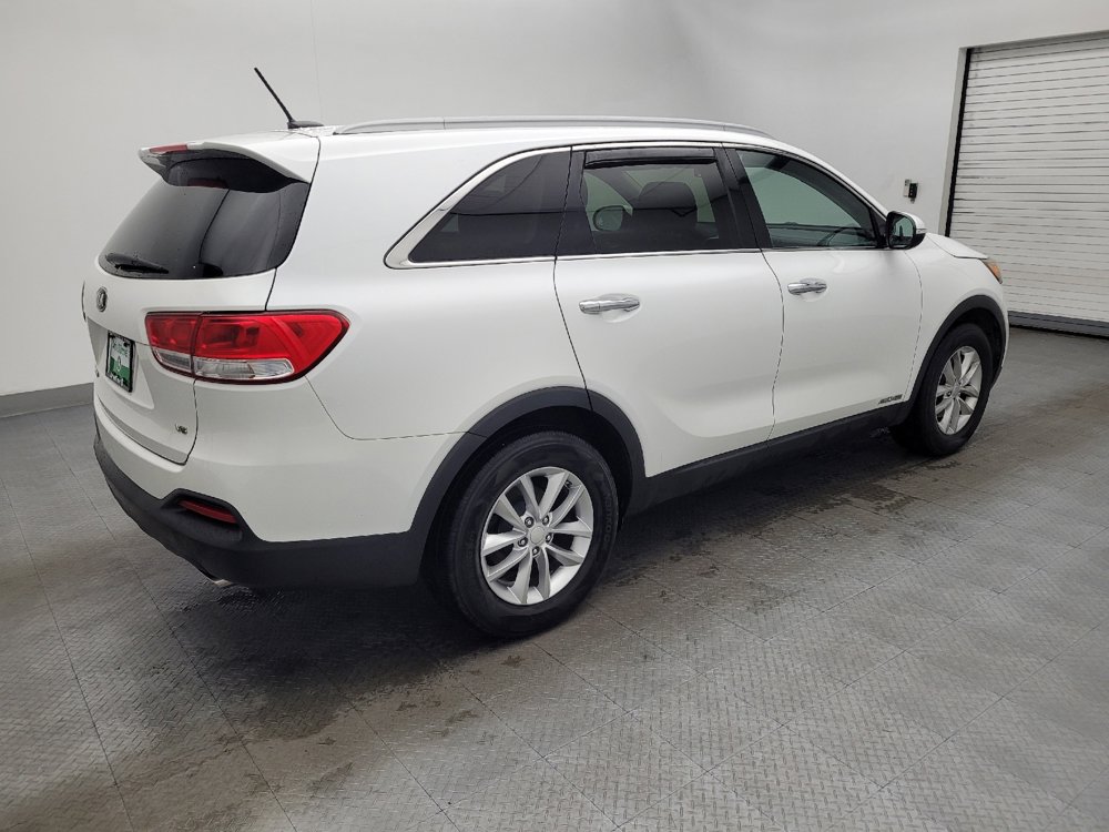 Used 2016 Kia Sorento LX image 10