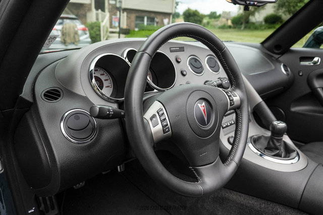Used 2007 Pontiac Solstice Convertible w/ Premium Package RWD image 34