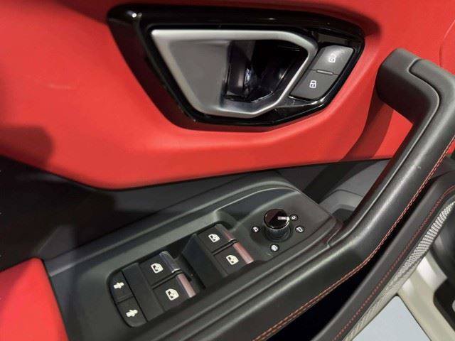 Used 2019 Lamborghini Urus AWD/4WD image 27