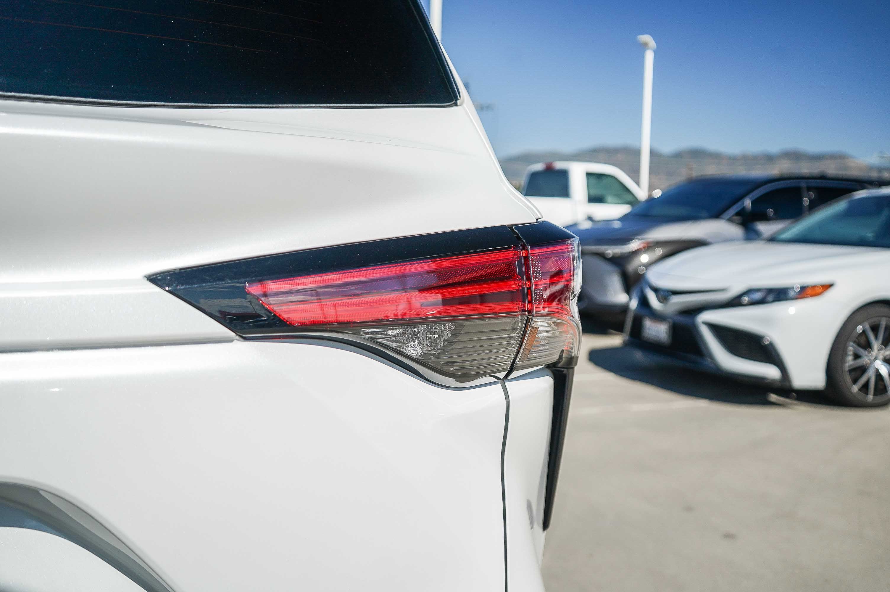 Certified 2024 Toyota Sienna Limited image 10