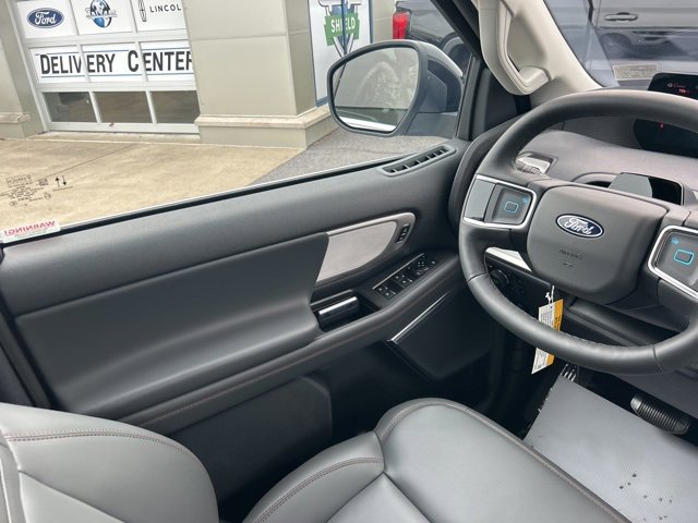 New 2025 Ford Expedition Active image 28