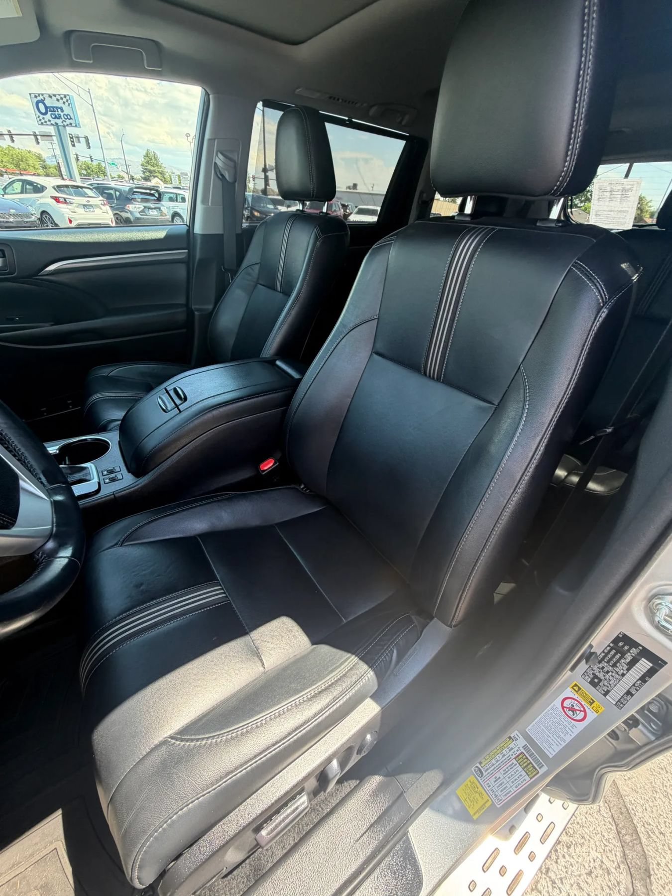 Used 2017 Toyota Highlander SE AWD/4WD image 9