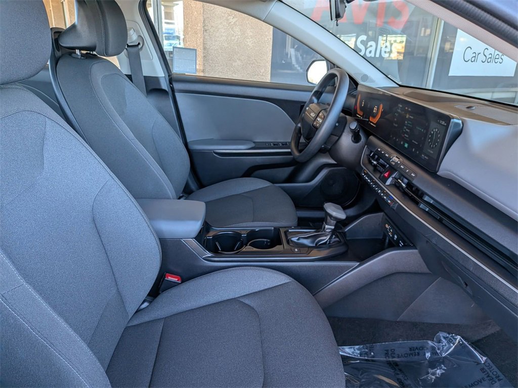 Used 2025 Kia K4 LXS image 31