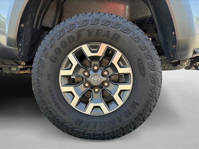 Used 2020 Toyota Tacoma TRD Off-Road AWD/4WD image 9