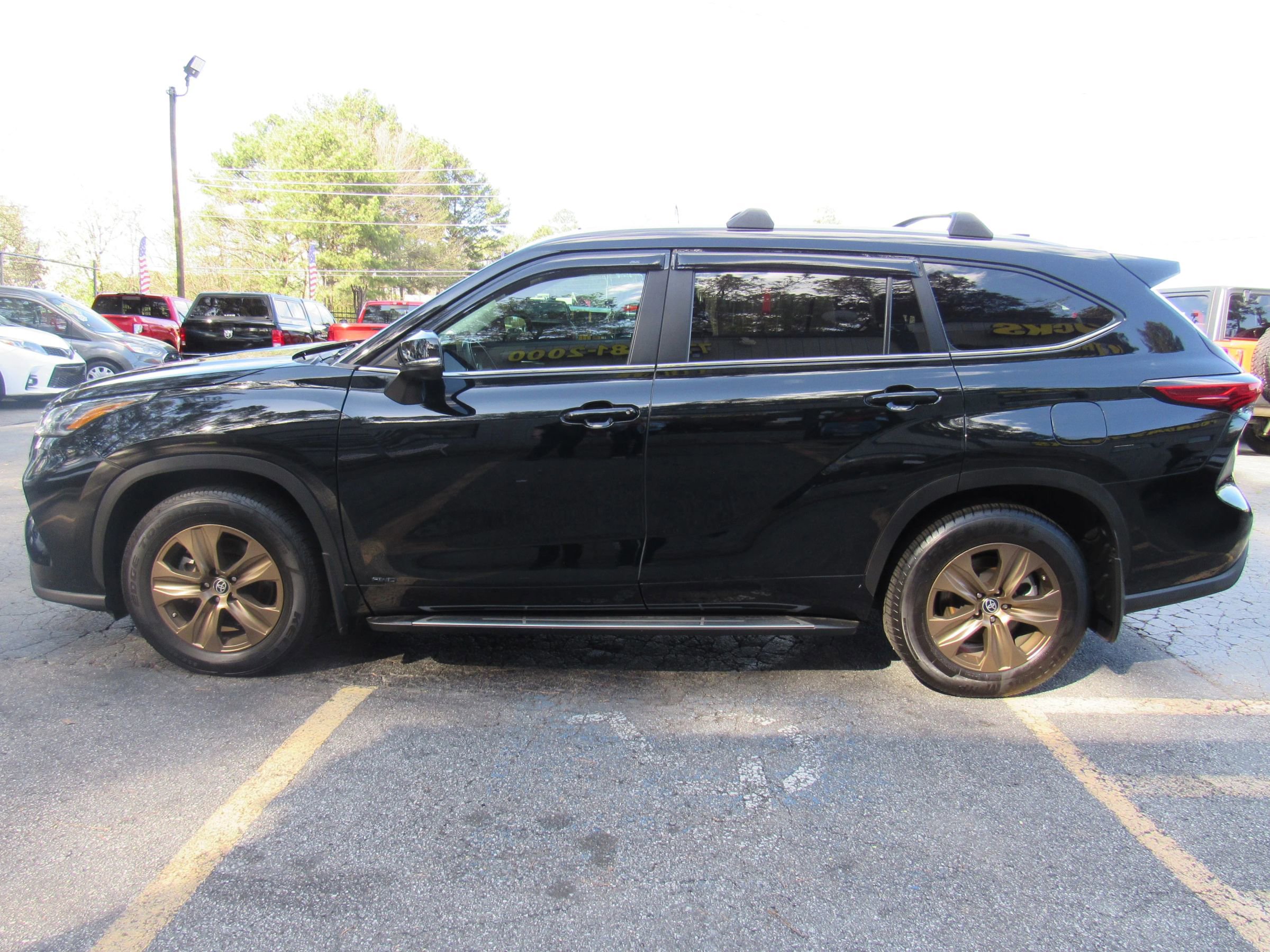Used 2023 Toyota Highlander Bronze Edition image 5