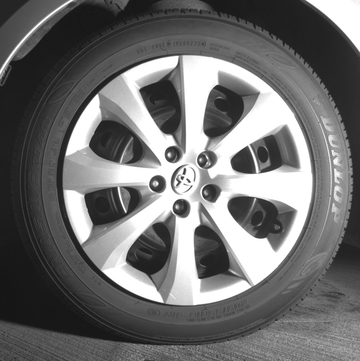Used 2025 Toyota Corolla LE FWD image 12