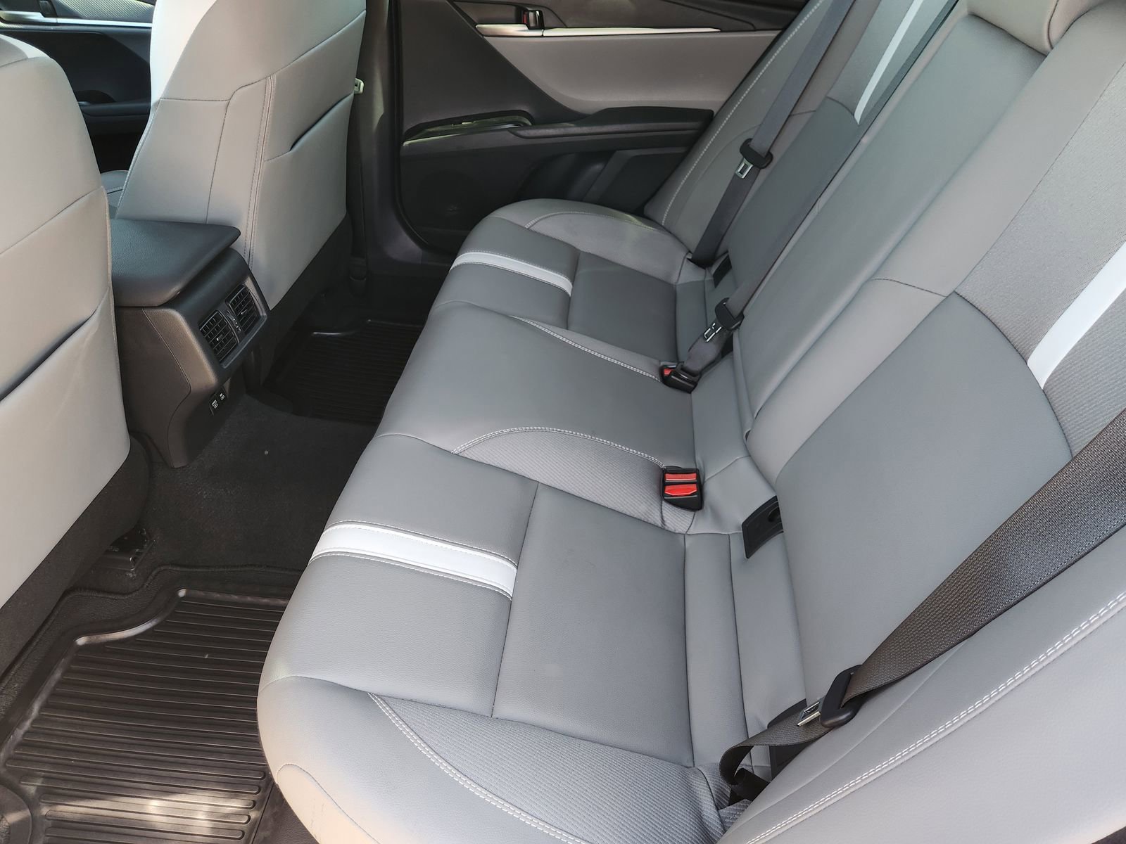 Used 2025 Toyota Camry SE w/ Multimedia Upgrade Package image 34