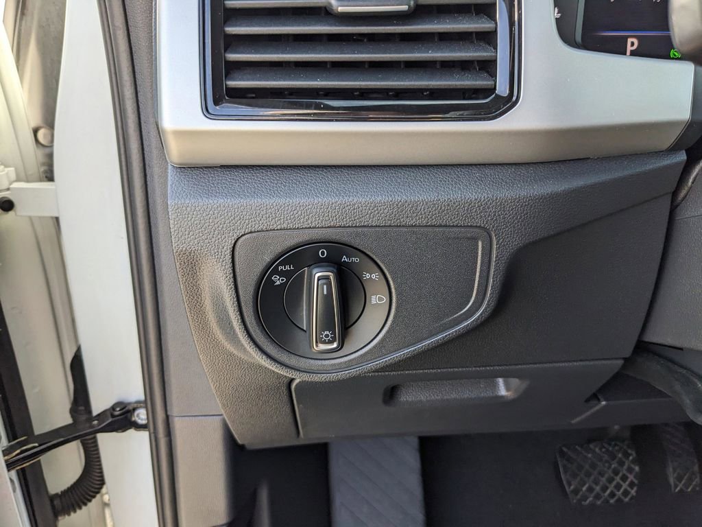 Used 2023 Volkswagen Atlas Cross Sport SE FWD image 26