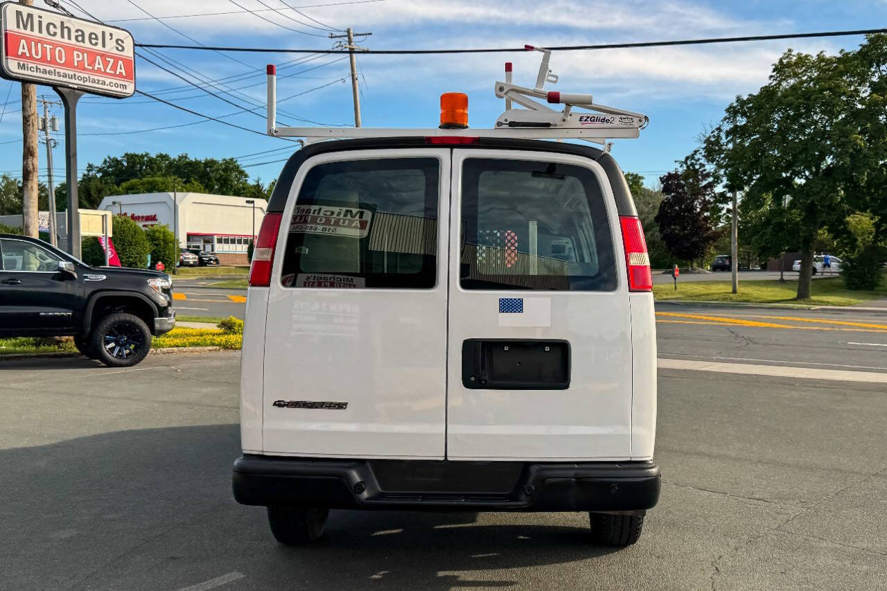 Used 2018 Chevrolet Express 2500 w/ Driver Convenience Package RWD image 5