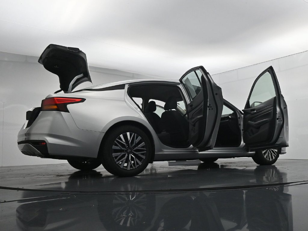 Used 2024 Nissan Altima 2.5 SV FWD image 29