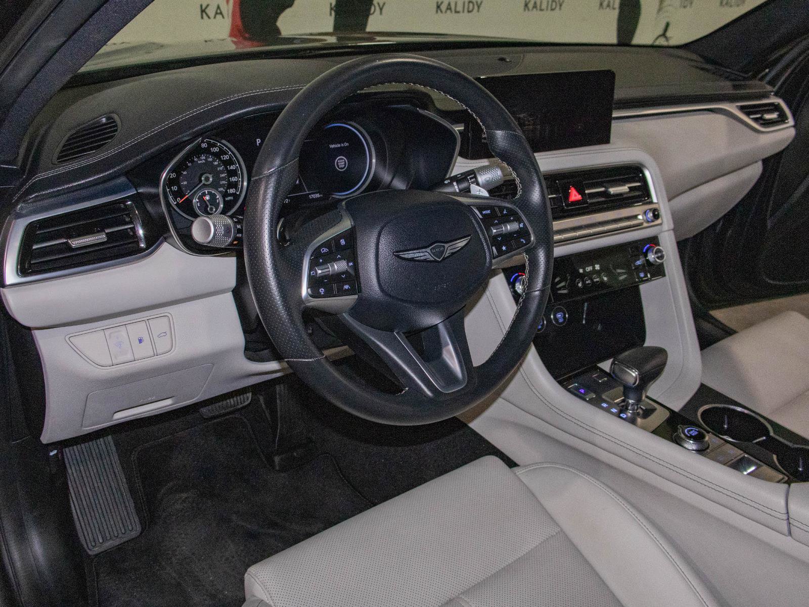 Used 2024 Genesis G70 2.5T image 6