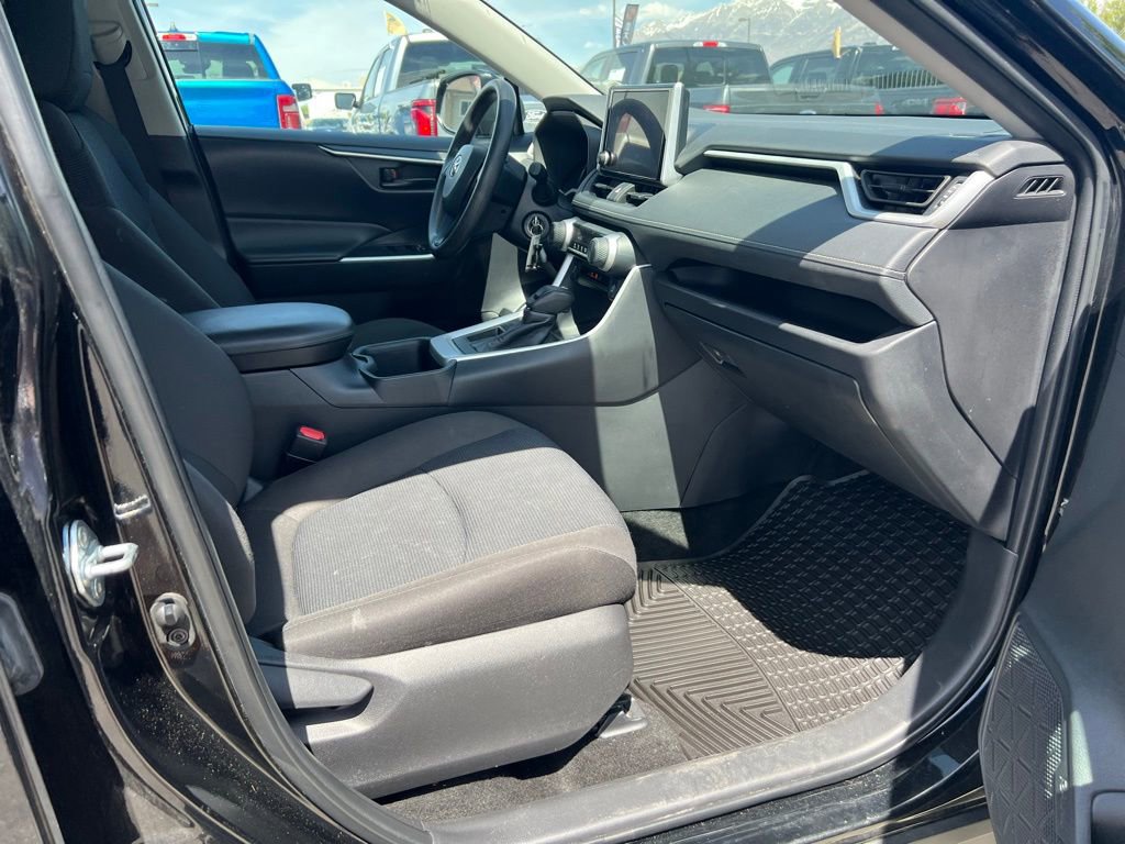 Used 2024 Toyota RAV4 LE FWD image 15