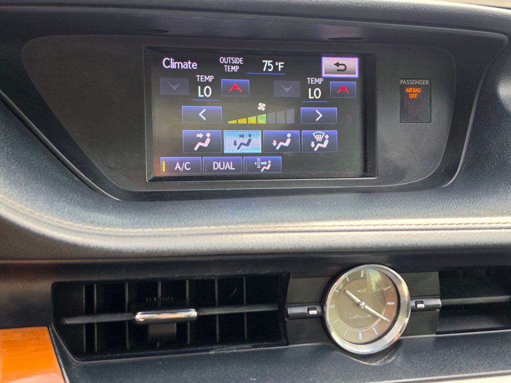 Used 2013 Lexus ES 300h w/ Premium Pkg FWD image 9