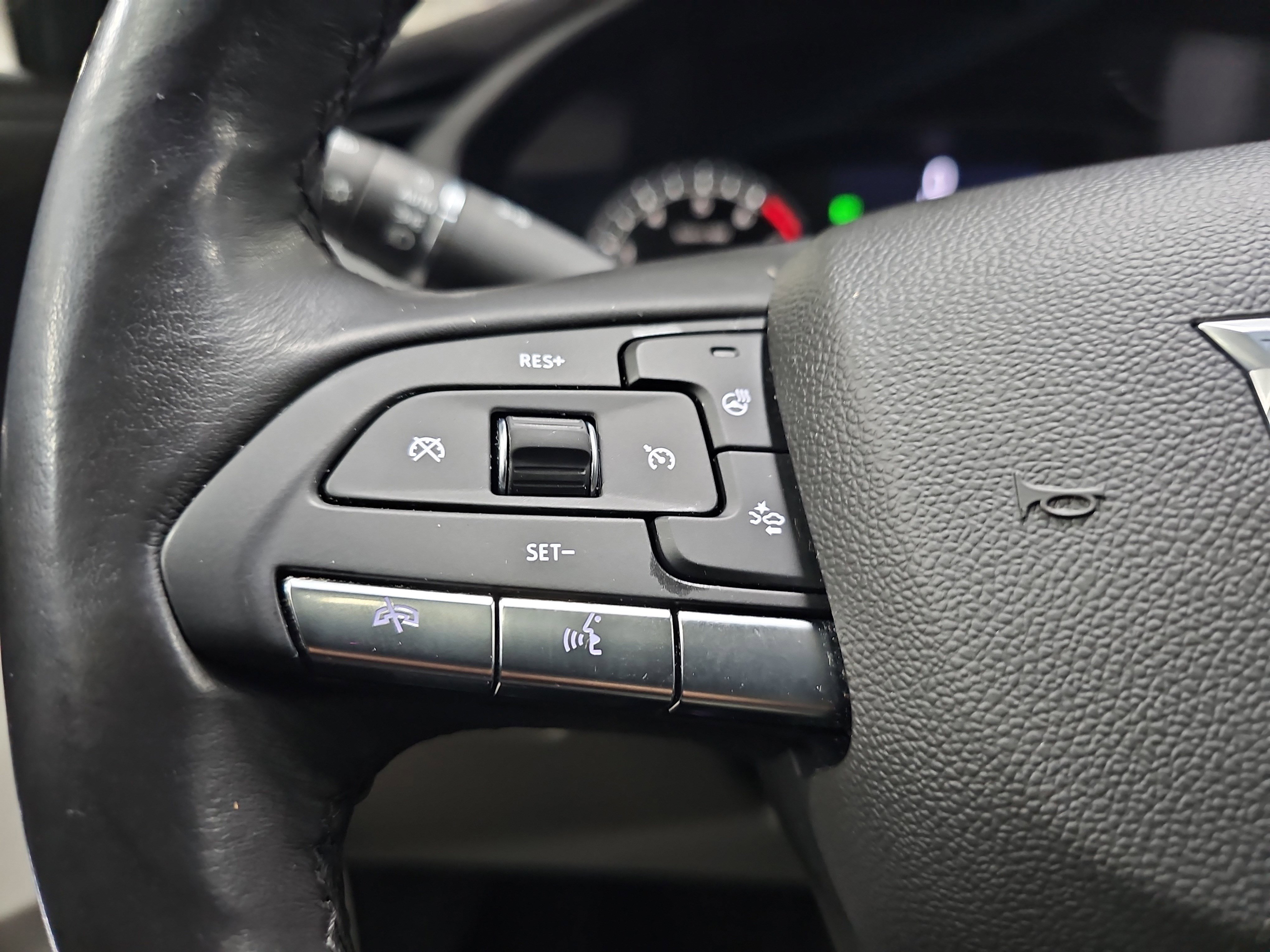 Used 2021 Cadillac XT4 Luxury w/ Cold Weather Package image 18