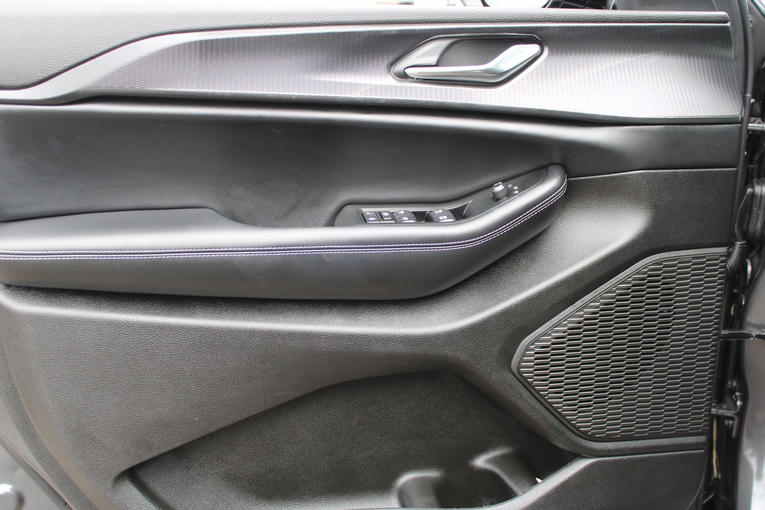 New 2025 Jeep Grand Cherokee Altitude RWD image 14