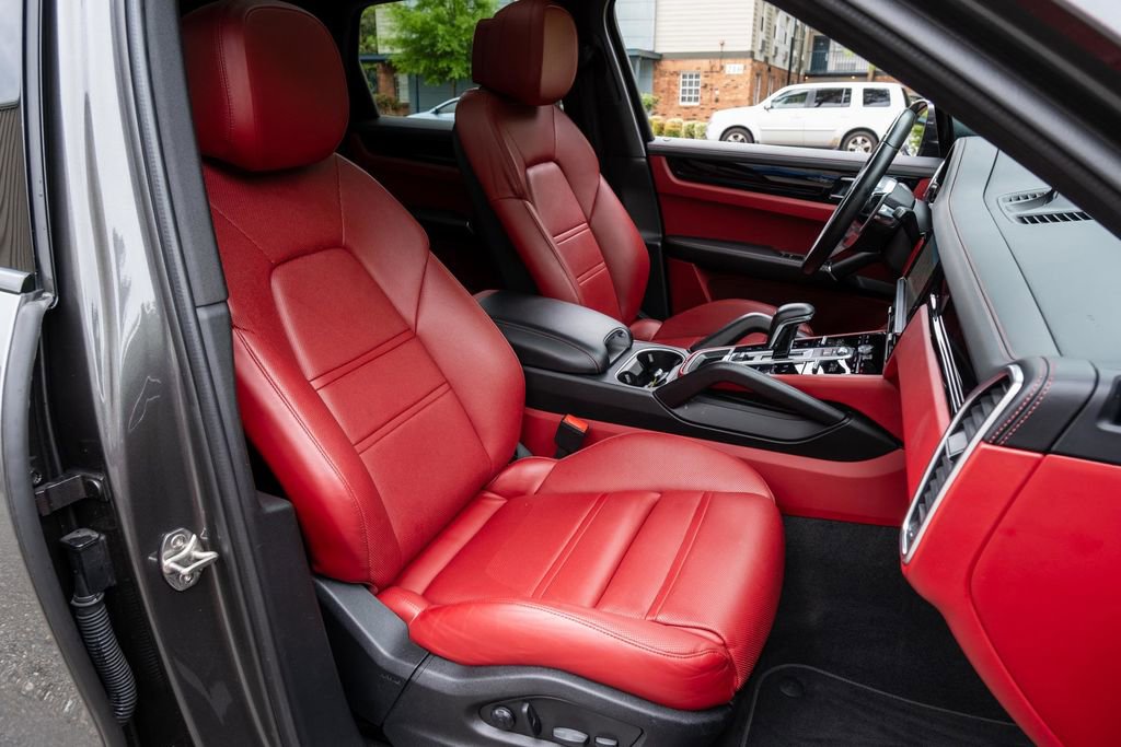Used 2022 Porsche Cayenne S AWD/4WD image 32