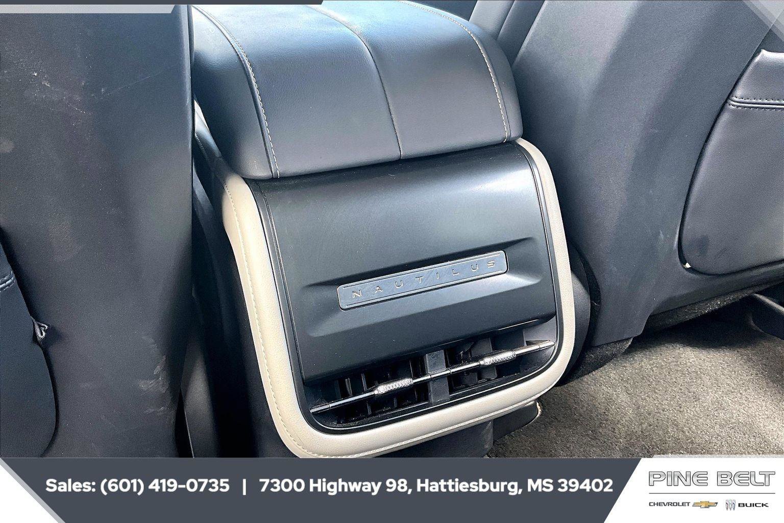 Used 2024 Lincoln Nautilus Premier AWD/4WD image 25