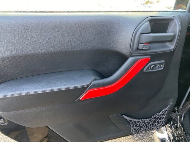 Used 2015 Jeep Wrangler Unlimited Rubicon image 15