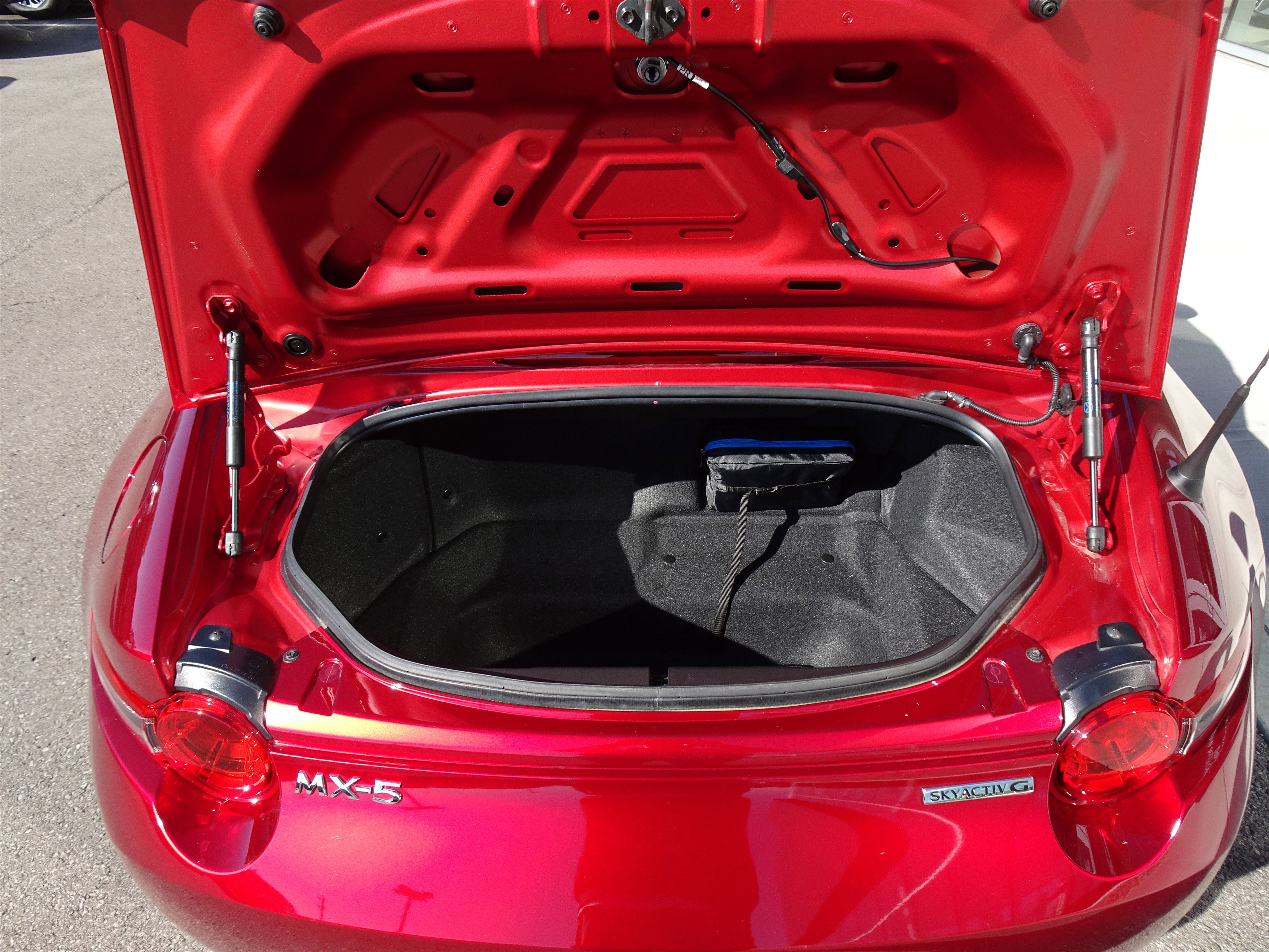 Used 2021 MAZDA MX-5 Miata Grand Touring RWD image 14