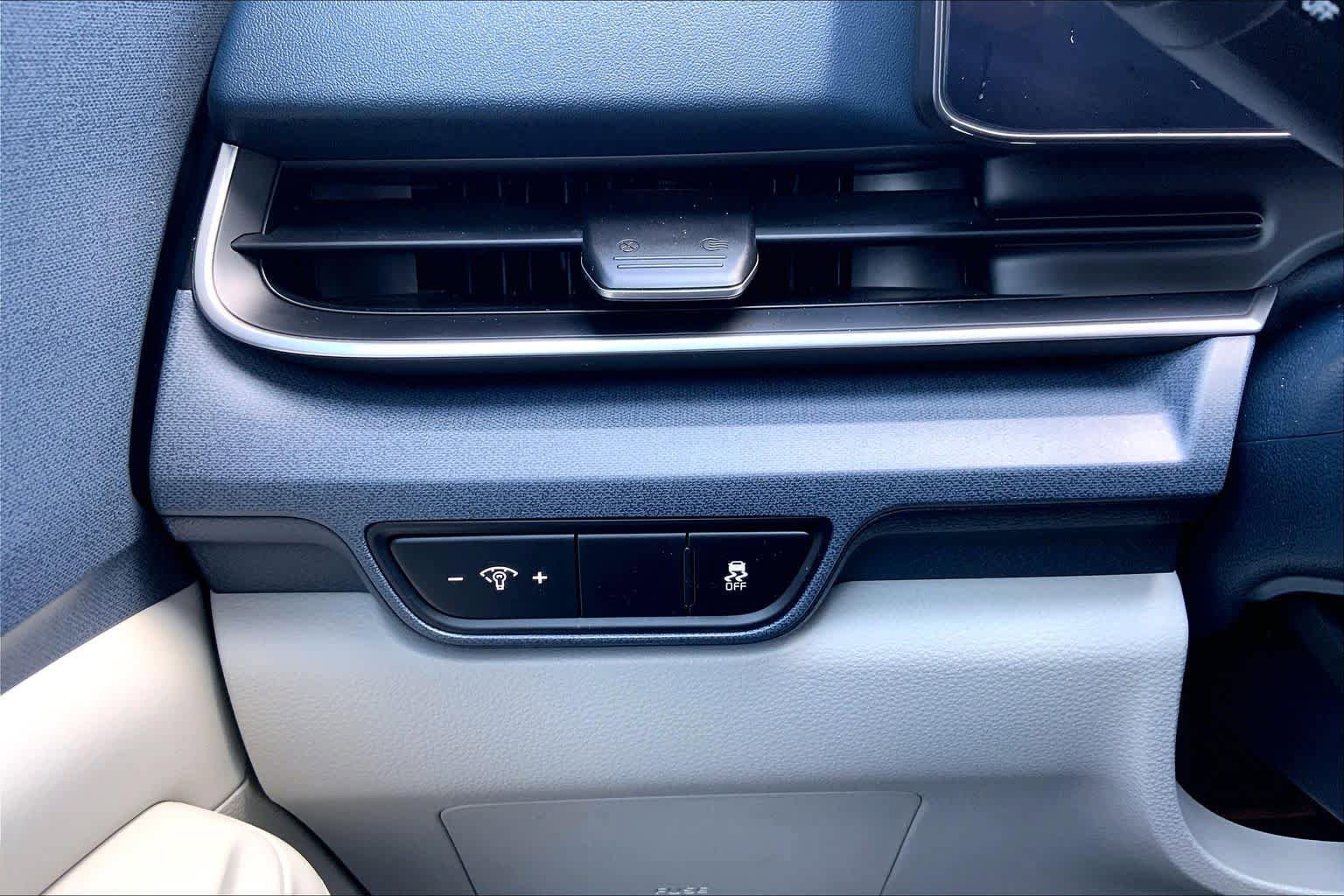 Used 2025 Kia Carnival EX FWD image 35