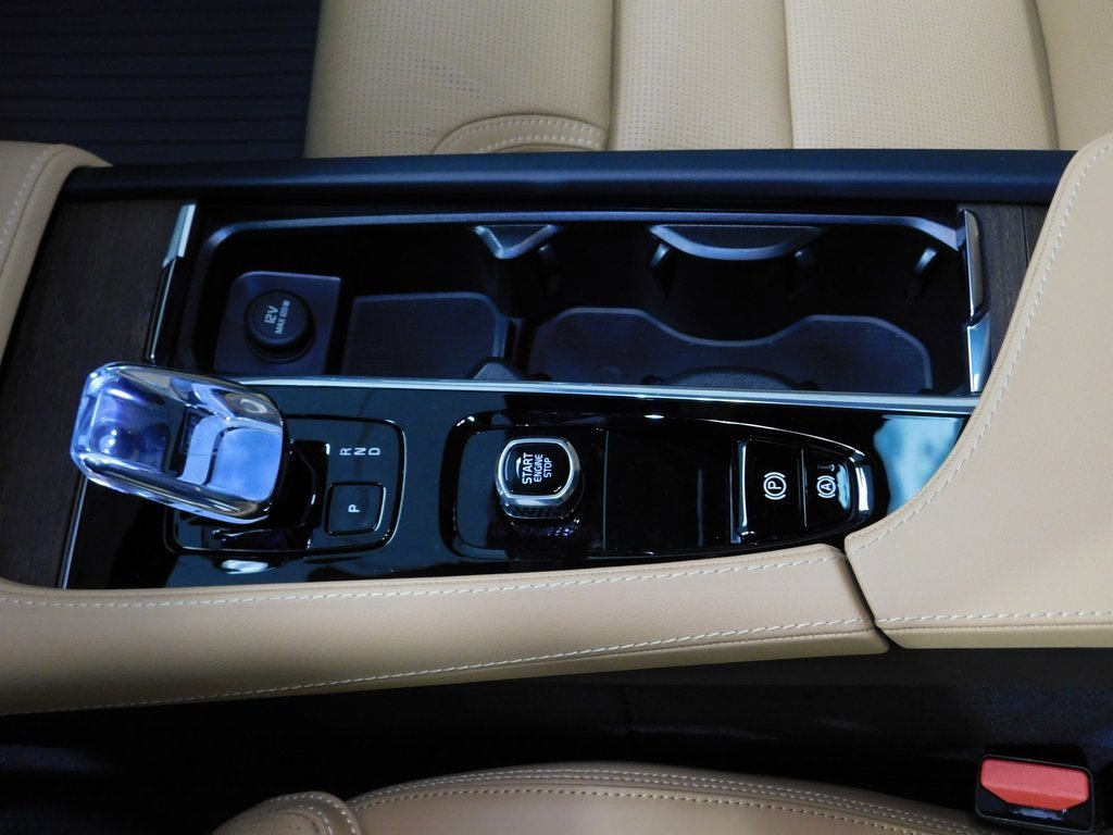 Used 2026 Volvo V90 B6 Cross Country Ultra image 37