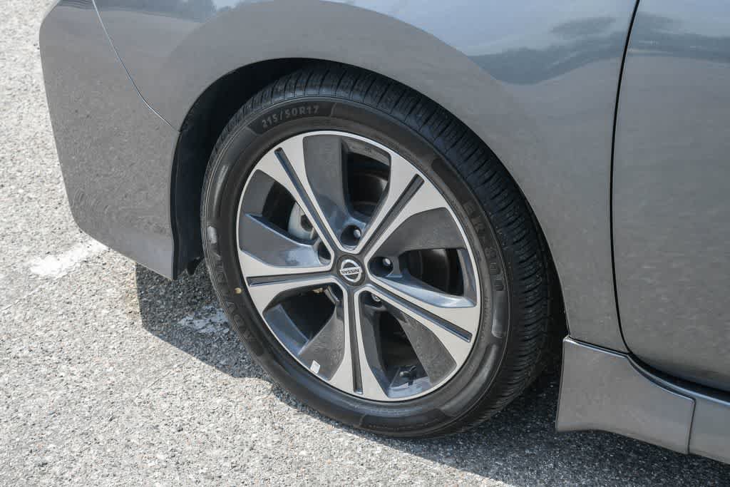Used 2020 Nissan Leaf SV w/ SV Technology Package FWD image 11