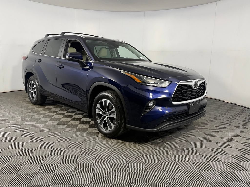 Used 2024 Toyota Highlander XLE FWD image 5