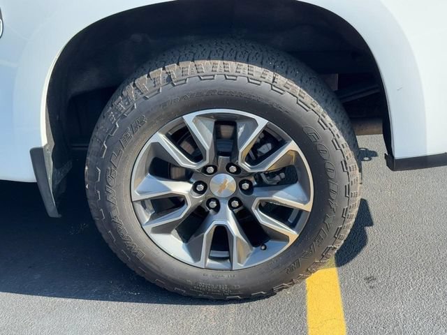 Used 2025 Chevrolet Silverado 1500 LT AWD/4WD image 7