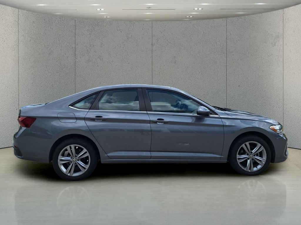 Used 2023 Volkswagen Jetta SE w/ Panoramic Sunroof Package FWD image 6