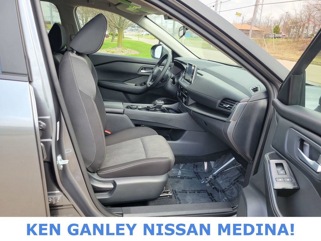 Certified 2025 Nissan Rogue SV AWD/4WD image 49