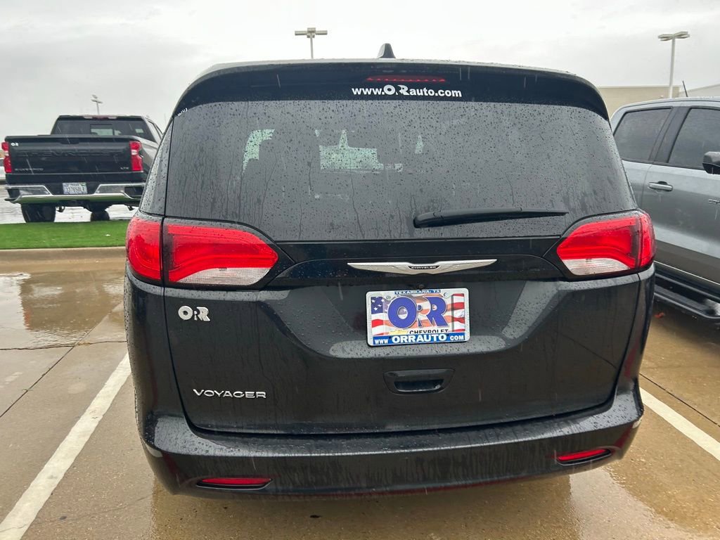 Used 2023 Chrysler Voyager LX FWD image 5