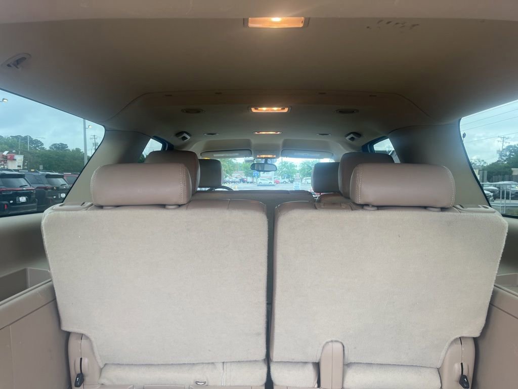 Used 2011 Chevrolet Suburban LS RWD image 9