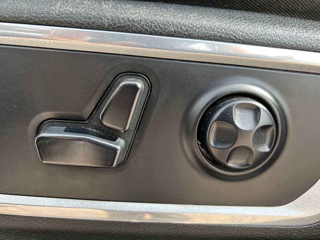 Used 2020 RAM 1500 Laramie AWD/4WD image 18