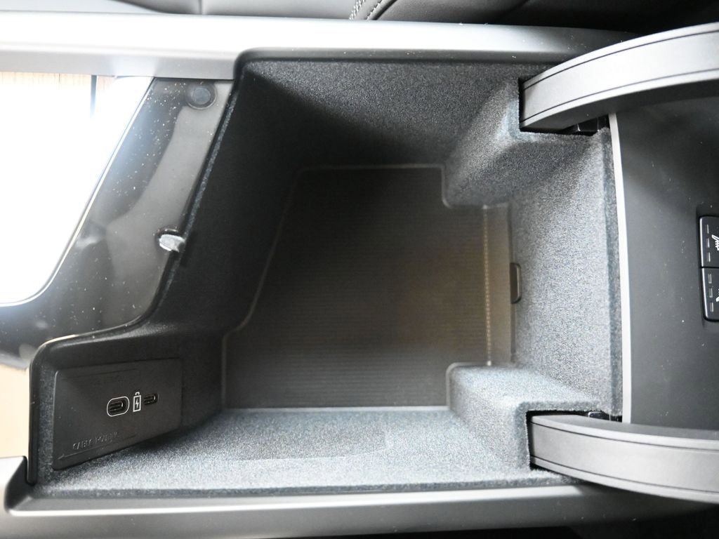 New 2026 Volvo XC60 B5 Plus w/ Protection Package Premier image 35