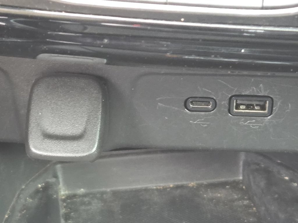 Used 2025 Chevrolet Trax ACTIV w/ Sunroof Package FWD image 6