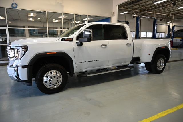 New 2026 GMC Sierra 3500 Denali w/ LPO, Black Badging Package image 11