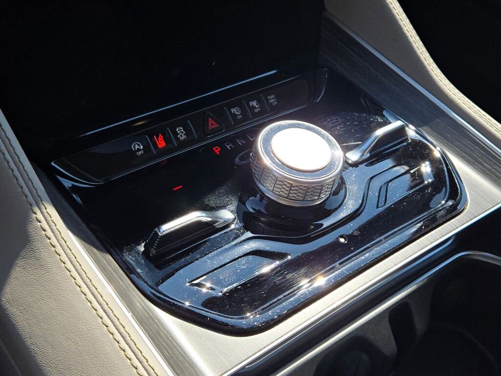 Used 2024 Jeep Wagoneer Series III w/ Premium Group I image 30