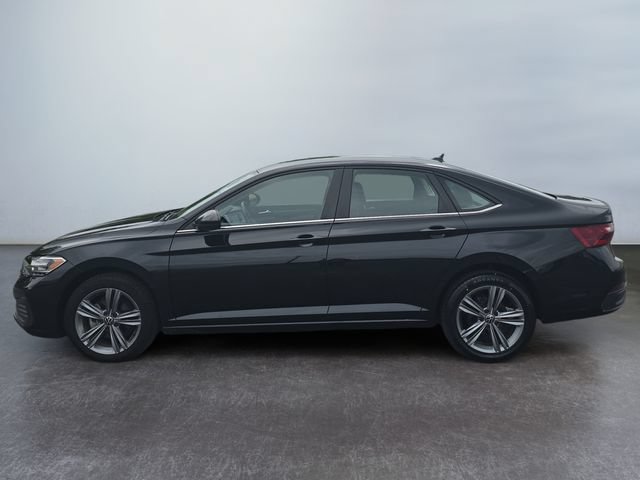 Used 2024 Volkswagen Jetta SE FWD image 2